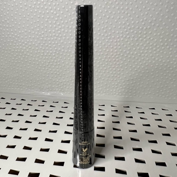 Gerald Cosmetics Smudgeproof, Waterproof, Ultra Black Eternal Eyeliner .08 fl oz - Picture 4 of 5